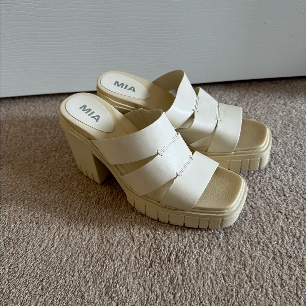 MIA Women's Cream Platform Sandals sz 8.5M
